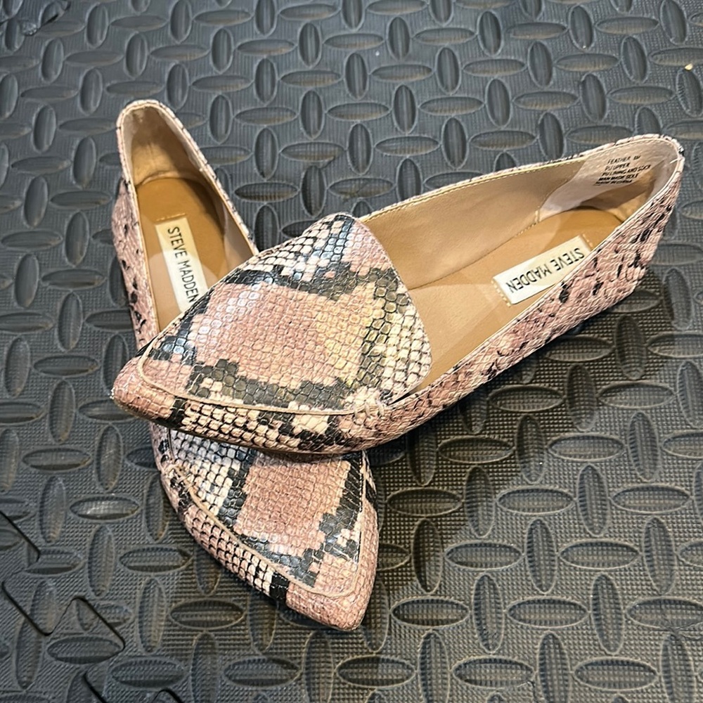 Steve Madden Pink and Black Snakeskin Loafers